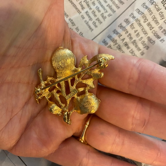 Vintage Avon gold and pearl Acorn Autumn Glory brooch pendant - Picture 3 of 5